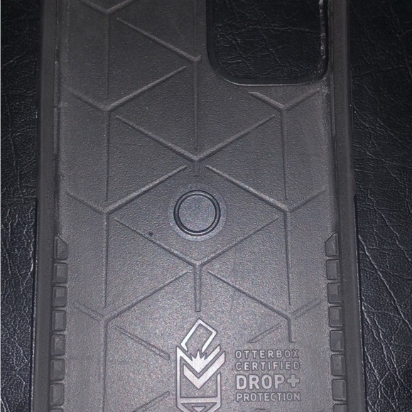 11 Pro max OtterBox case and clear Amazon case - Picture 7 of 10